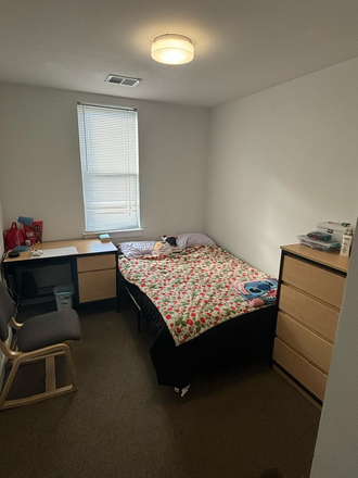 Bedroom - South Campus Commons 6, ONE - TWO BEDROOMS AVAILABLE (FEMALE ONLY) Apartments