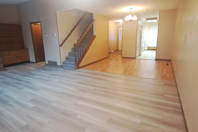 Main Floor, entrance and eating area - 3 Bedroom Townhouse