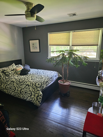 Bedroom - Room in shared home-Hopewell Princeton Rd-Hopewell