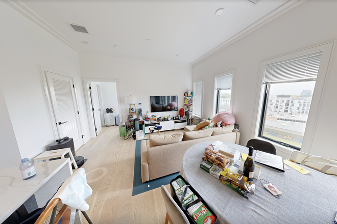 living room - *NO BROKERS FEE!* 2 MONTH'S FREE! LAUNDRY IN UNIT! Renovated 2 Bed/2Bath - LAUNDRY IN UNIT! Apartments