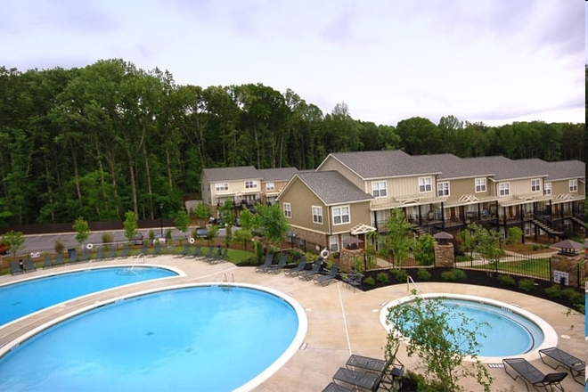 Apartment complex pool - The Woodlands of Knoxville