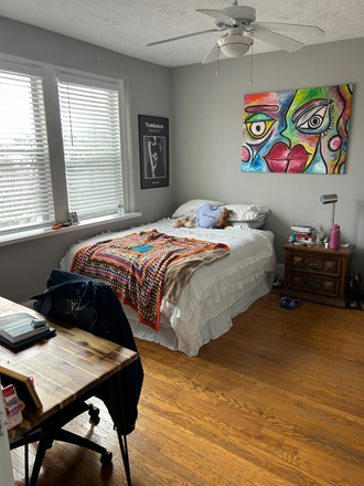 bedroom 1 - Hayes Hillsboro Village Apartment walking distance to campus