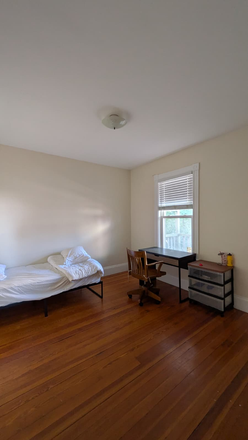 Bedroom with Closet space - 40 Auckland Street 10 minutes Walk from JFK/UMass