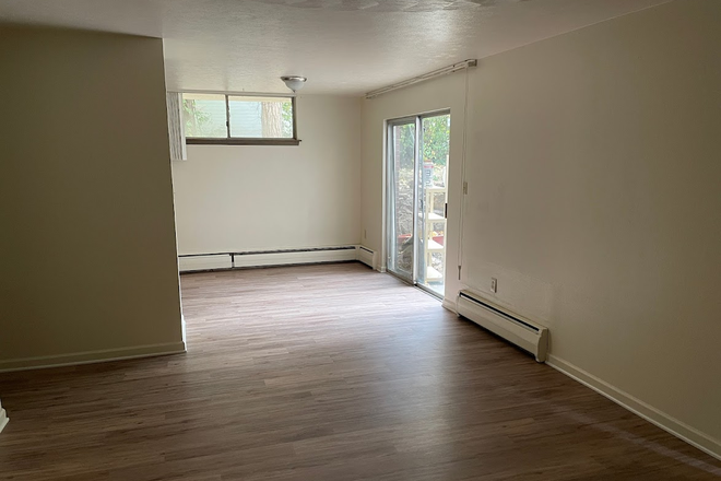 3 - AVAILABLE 8/5: 2655 Mapleton Ave #105 Apartments