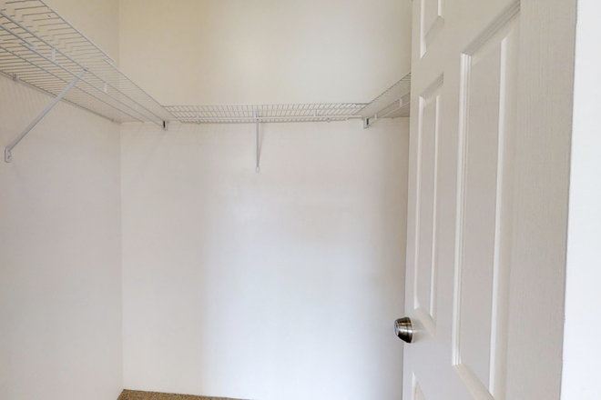 WALK IN closet in EACH bedroom - Luxury HUGE 2, 3 or 4 bed  4 ba house