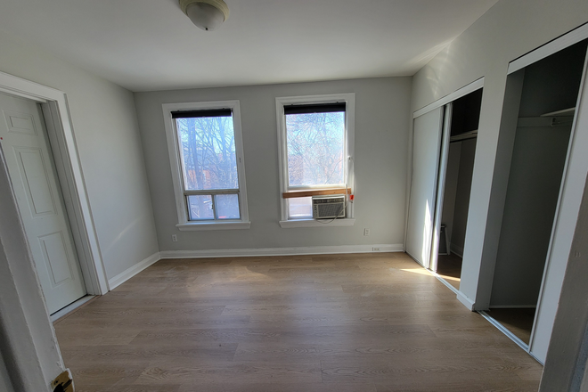 Back bedroom - 3 Bedroom Unfurnished apartment in Kensington Market/Chinatown/Downtown