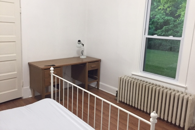 Bedroom1 - Close to Campus $4500 for 5 Bedrooms 2.5 baths House