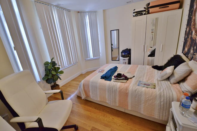 Bedroom - SUMMER 2 SUBLET - Single bedroom in apartment with 2F