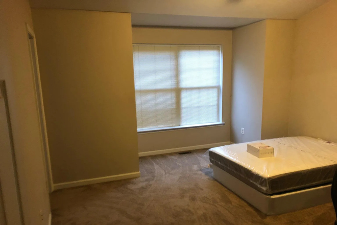 Bedroom - 1 bedroom  with a private bath and wardrobe for $860/month House