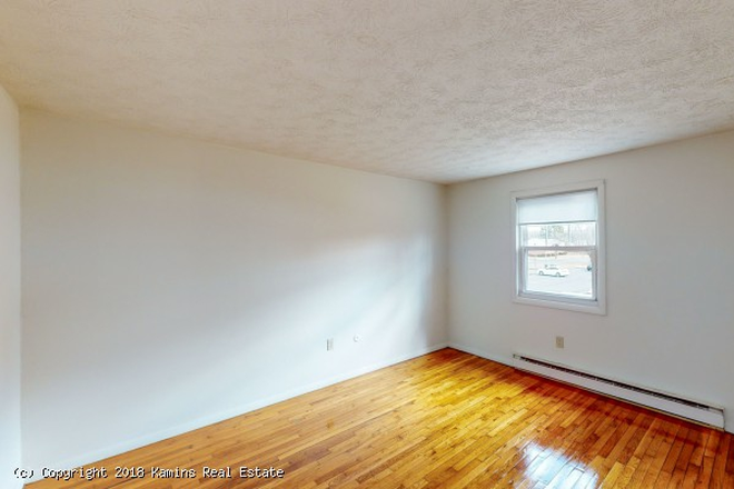 Bedroom - Colonial Village Apartments