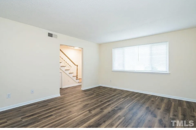 Family Room - 3 BR/2.5BA Condo walk to campus
