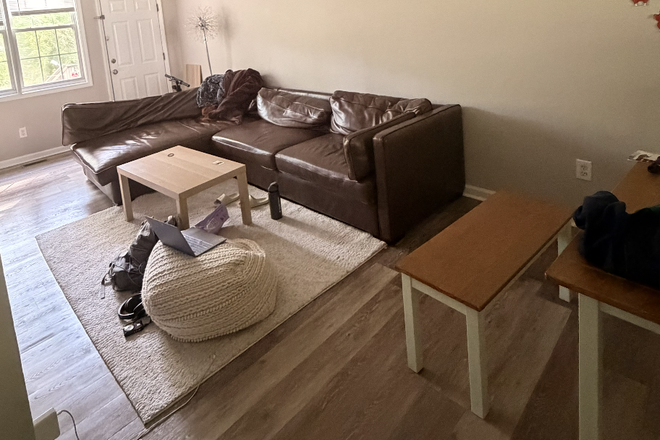 living room - townhouse close to campus