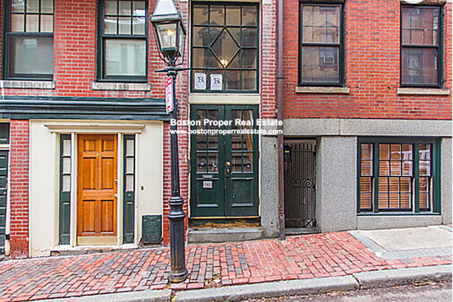 a - 3 BED WITH living room, NO BROKER FEE Apartments