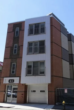 Building exterior - Southie Apartment (2b2ba) Available for Summer Lease Takeover