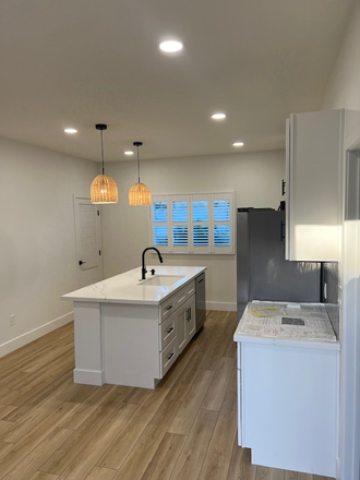 At Front Door - Walking Distance ADU for Rent - (2) Master Bedrooms with Full Bathrooms, Laundry and Kitchen House