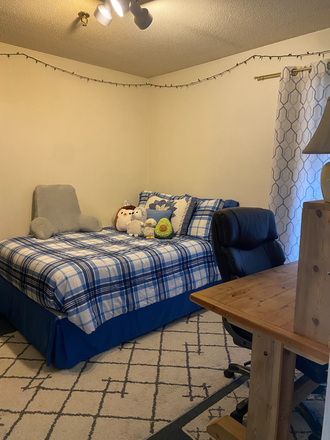 Bedroom - Townhouse - 20 Min walk to Campus, 15 min Walk to Church St, 1 block to Bus Stop