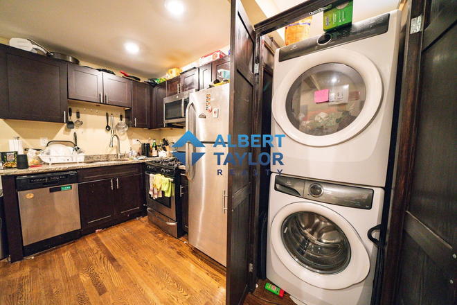 Kitchen - 3 Bedroom with Laundry in unit - NEAR ISEC!! Apartments