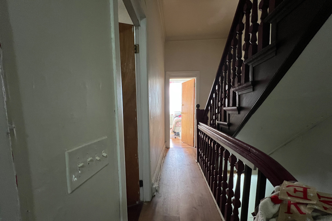Hall - Charming Off-Campus Housing Near Temple University – Utilities Included!
