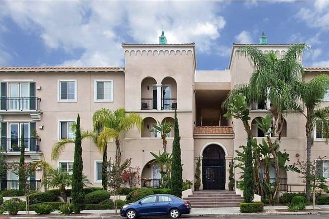 Building view from street - Beautiful Furnished Bedroom w/ views in Prime location! Condo
