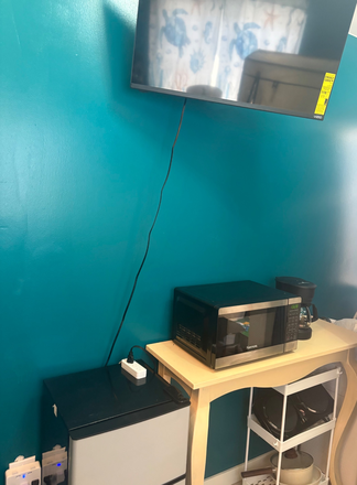 Furnished bedroom for rent - Studio and 1 bedroom available in 5 bedroom home. All utilities included