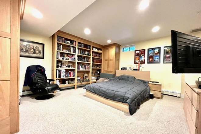 Master Bedroom for rent - Master Bedroom in house near campus (price negotiable)