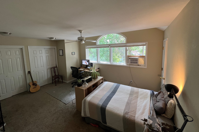 Upstairs room - Layla’s listing two rooms for rent in Central Boulder!! House