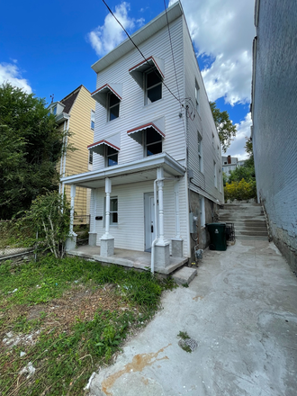 Front of house - 3 Bedroom 2 Bath Newly renovated near UC House