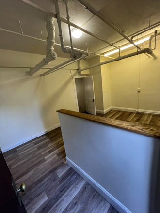 a - PRIVATE ENTRANCE, RENOVATED... Apartments