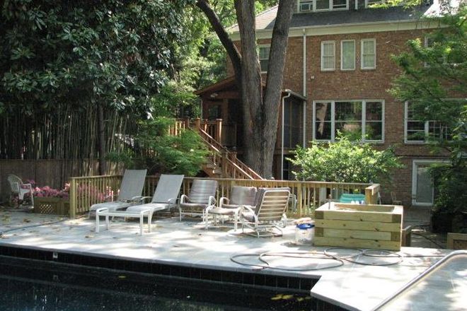 Rear yard of house - 4 blocks to campus, pvt. entrance, "mother-in-law" suite