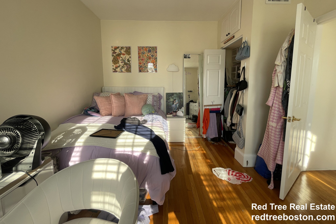 ... - GOOD SIZED 4 BEDS/2 BATHS WITH A BEAUTIFUL VIEW FROM THE PORCH Condo