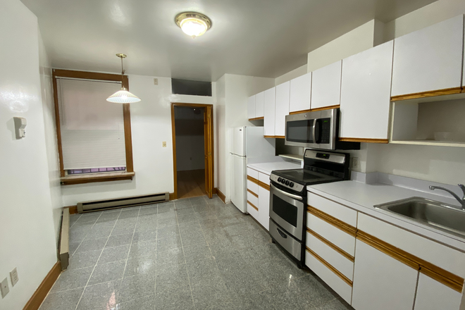 kitchen - 2 bd 1 ba In Unit Laundry (North End) Apartments