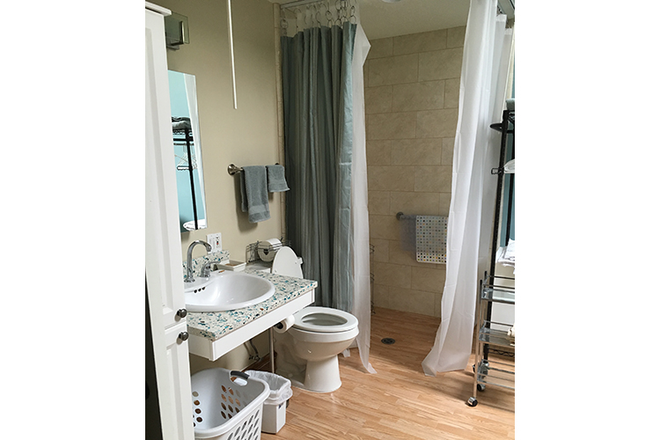 Front Room Private Bath - Room with Private Bath Townhome