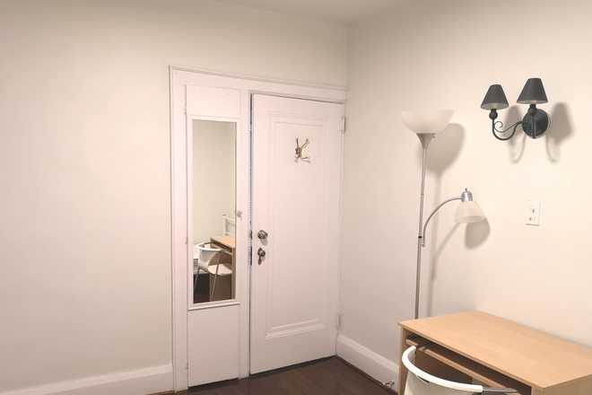 Bedroom Pic 1 - Furnished Main Floor Room, Newly Renovated, Female Prefer, 1min Walk to Bus, 30min Transit to Downto