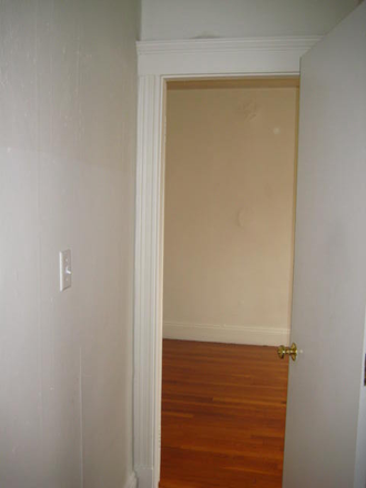 Hub Realty - Huge front one bedroom split, in Fenway Apartments