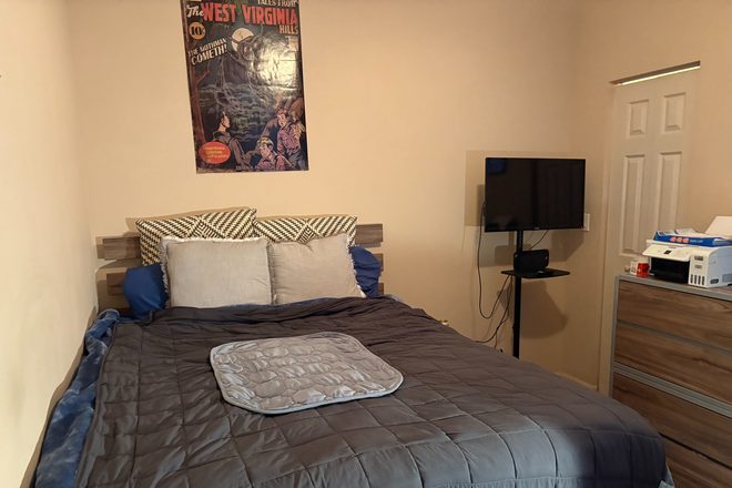 Bedroom with Bed, Dresser & Nightstand - Sublease Room in Vie Villas Townhouse (Male) Walk/Bike/Shuttle to FAU