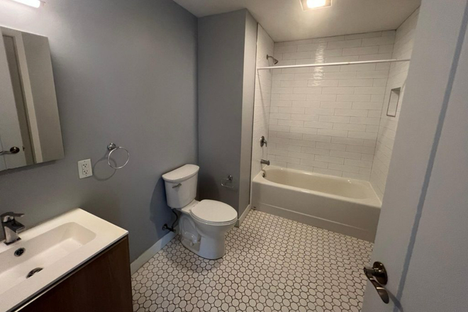 Your bathroom - 1 Bedroom close at campus