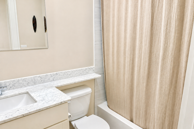 1 - Luxury 1st-Floor 3-Bed, 3-Bath Apartment Near Central Square/Red Line