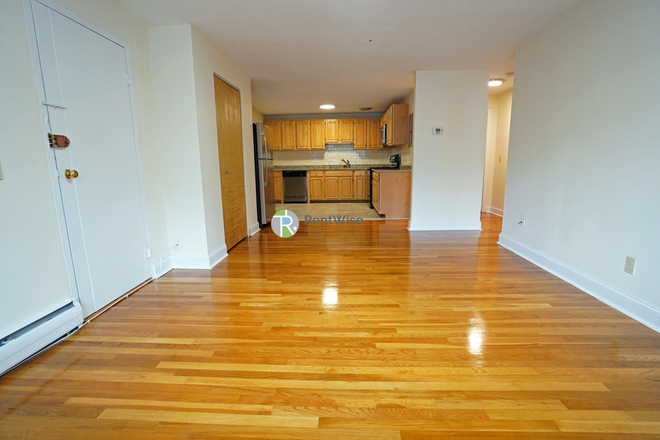 1 - Sep 1 Gorgeous Studio & 2 bed on Babcock St. H/Hw inc. Pets OK NO FEE Apartments