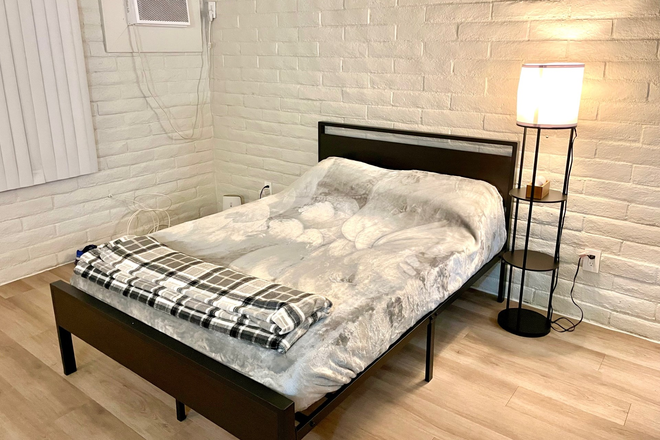 Full size bed - Remodeled Furnished Studio Apartment - Walk to U of A!
