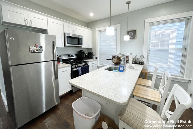 kitchen - Newly renovated 5 bedroom 2 bath located on the first floor!