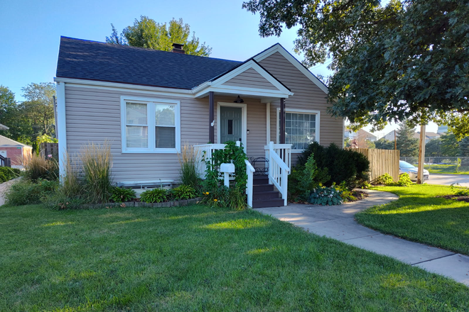 Outside Street View - Aksarben 3 Bedroom House with Beautiful Backyard