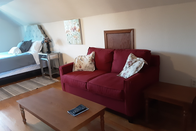 Sitting area - Quiet zen retreat home