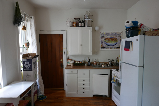 Kitchen - Charming Studio Historical Neighborhood Downtown