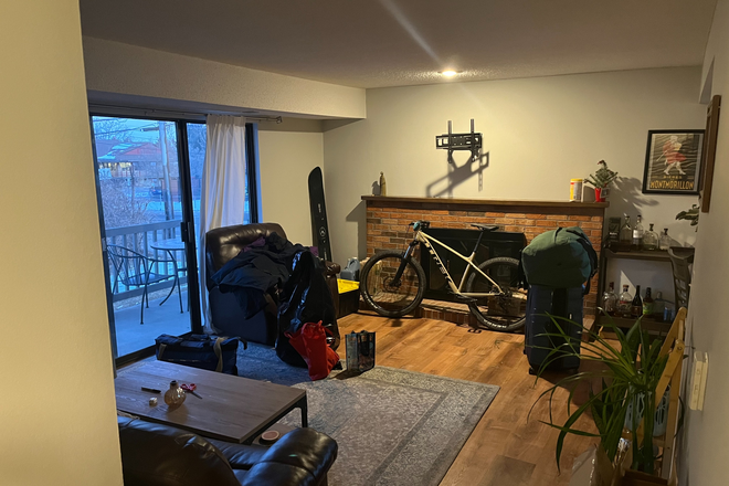 Living Room - 2 Bed/1.5 Bath ~3 min walk from the CU Law School
