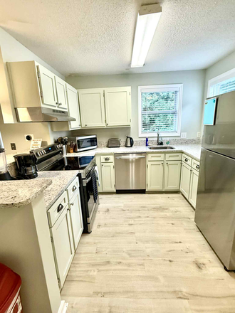 Kitchen - 4beds 4bath Walking distance to NCSU Campus