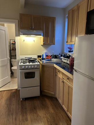 LIVING - 2 BED (1 BED SPLIT) WITH HEAT AND HOT WATER INCLUDED! 9/1/25! Apartments