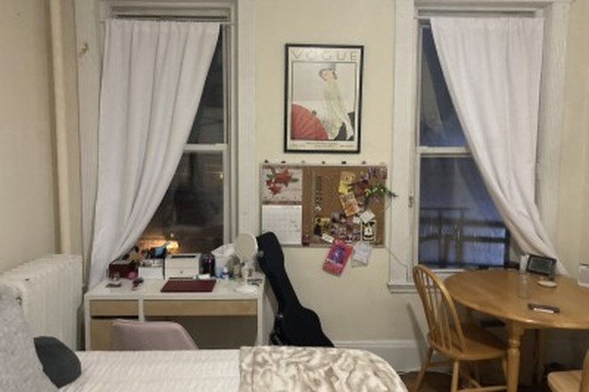 Bedroom - 2 Separate Bedrooms walk to campus large bedrooms NO FEE