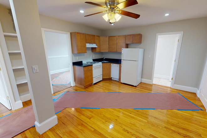 kitchen - 3 bed 1 Bath North End Apartments