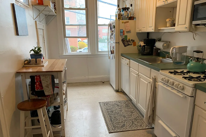 Call NOW for showings! 617-236-8550 - MELVIN AVE - *NO FEE* MODERN TRUE 3BR/1BA W/ LNDRY ON SITE, H&HW INC, SUN RM, DECK AVAIL *9/1/2026*