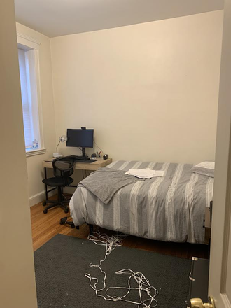 bed - Updated 1/16/26 Great first floor 3 bed, rear facing unit close to campus and shuttles Condo